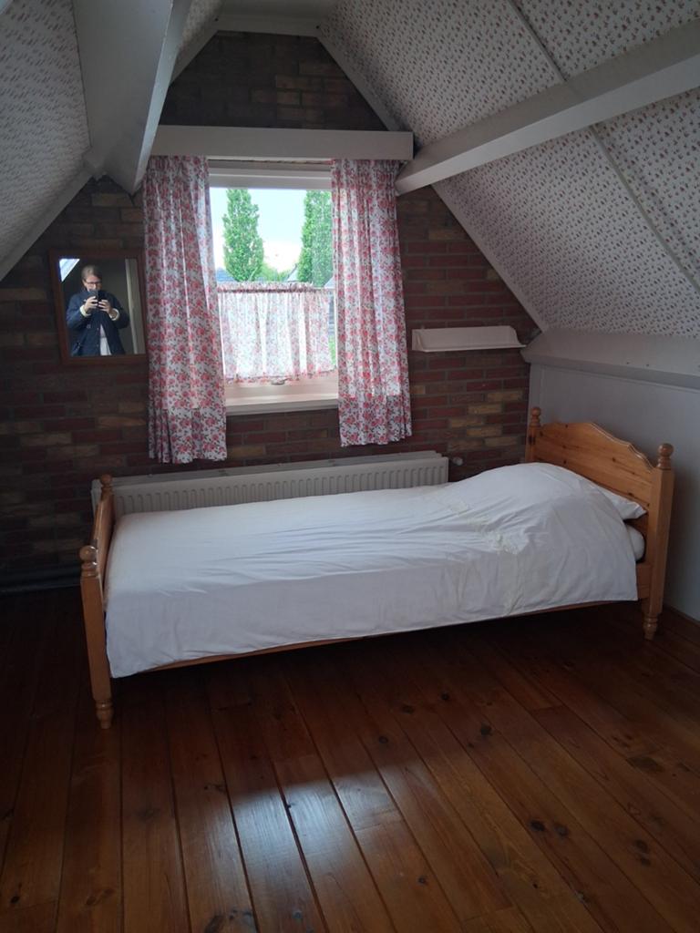 Eenpersoonsbed van grenenhout met lattenbodem, Ophalen, Gebruikt, 90 cm, Eenpersoons