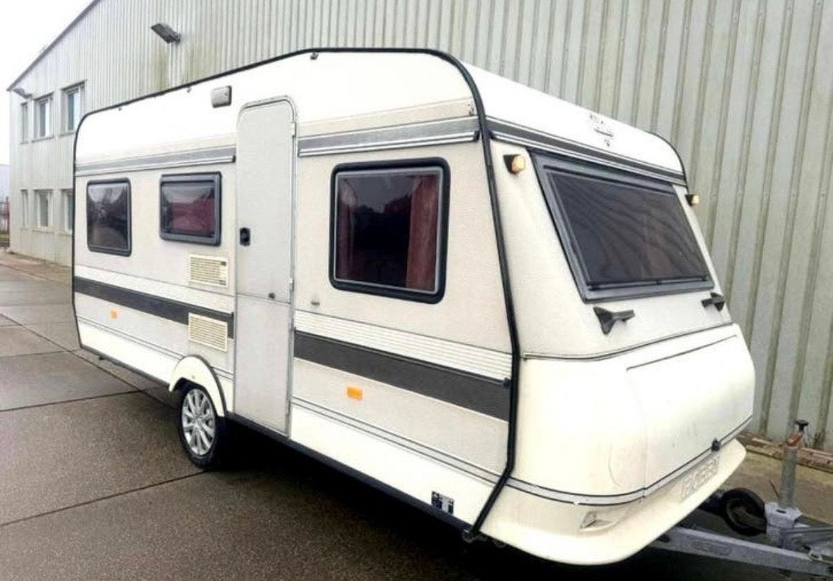 Hobby 460 caravan - Goed onderhouden en compleet, Hobby, Omvormbare zithoek, Treinzit, 750 - 1000 kg