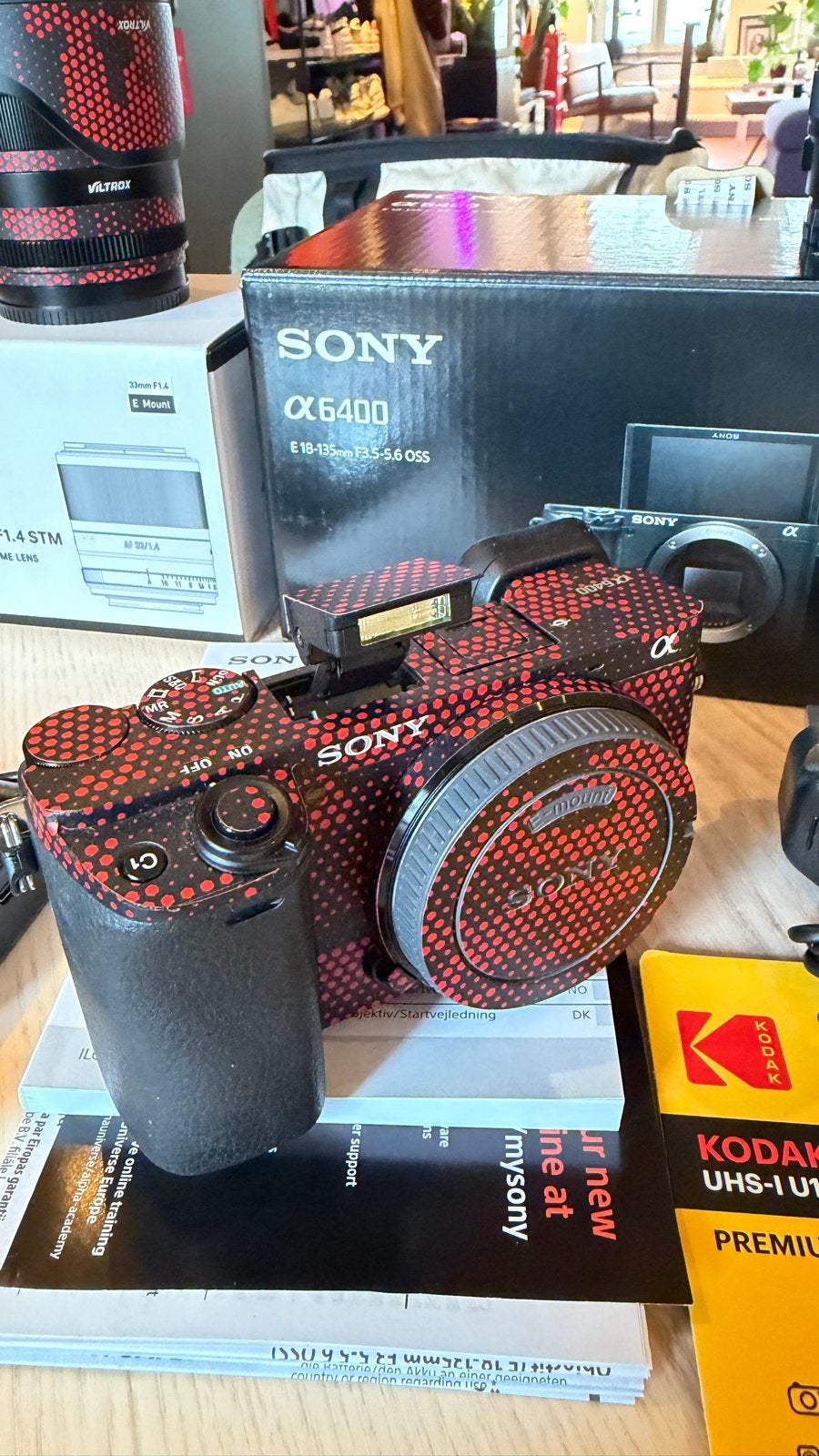 Foto 13 van Sony a6400 met kitlens, camo wrap en veel accessoires