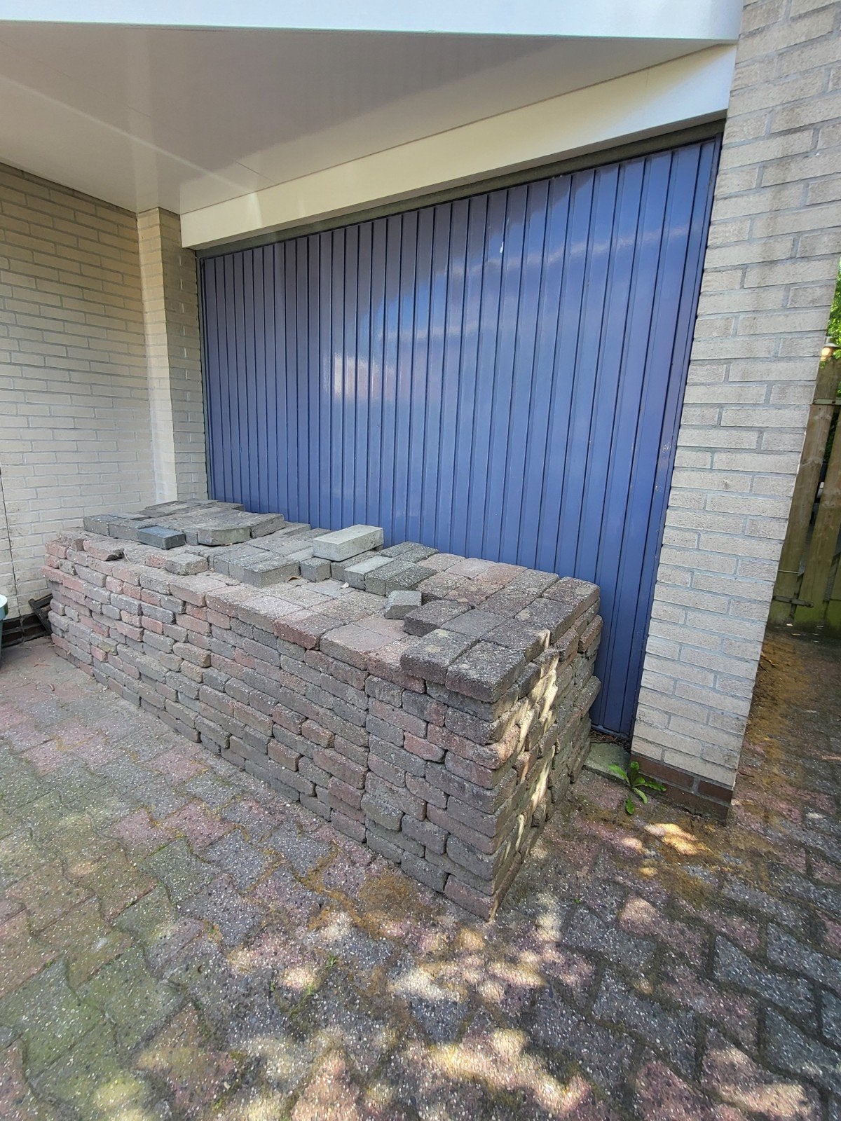 gratis afhalen. beton klinkers, Doe-het-zelf en Verbouw, Rolluiken, Ophalen, 200 cm of meer, 200 cm of meer