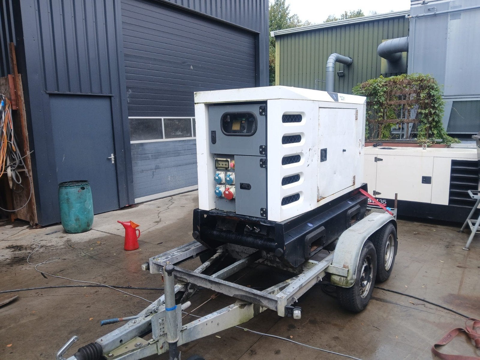 SDMO r33 generator (motor defect) op aanhanger (los te koop), Ophalen, Gebruikt, 30 kVA of meer, Elektrisch startend