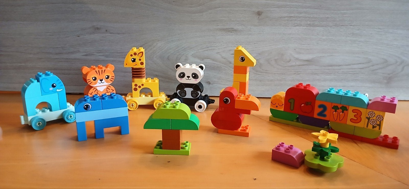 Duplo 10955 dierentrein en 10831 Rups met extra dieren, Ophalen of Verzenden, Zo goed als nieuw, Duplo