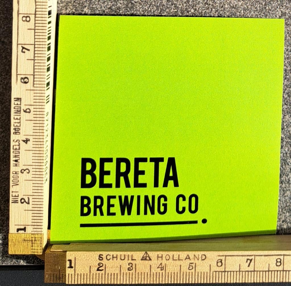 Groene sticker Bereta brewing co logo Biermerk Roemenië, Ophalen of Verzenden, Zo goed als nieuw