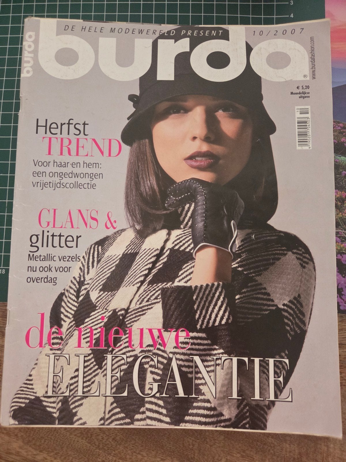 Burda Mode Tijdschrift 10/2007 - Herfst Trends, Hobby en Vrije tijd, Kledingpatronen, Vrouw, Overige typen, Gebruikt, Burda