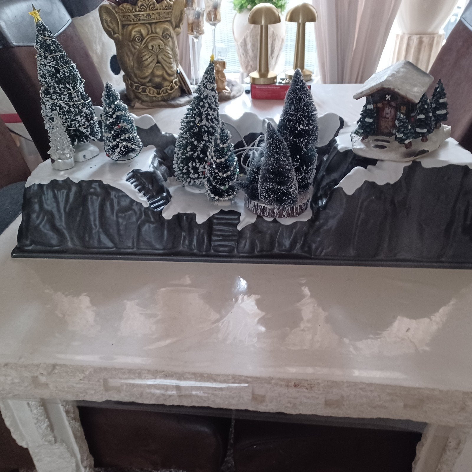 Berg/rots  met kerstboompjes en 1 huisje 15€, Ophalen of Verzenden