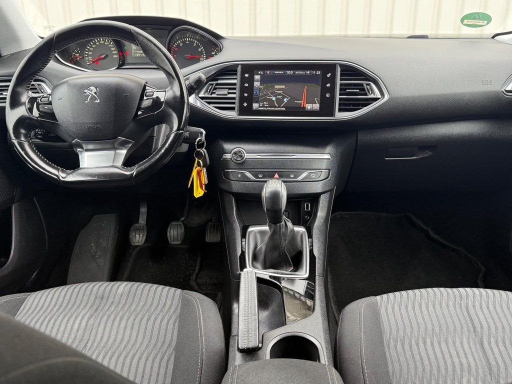 Peugeot 308 SW 1.2 PureTech Allure Distributie vv,1e Eigenaa, Gebruikt, 1199 cc, 1165 kg, 49 €/maand