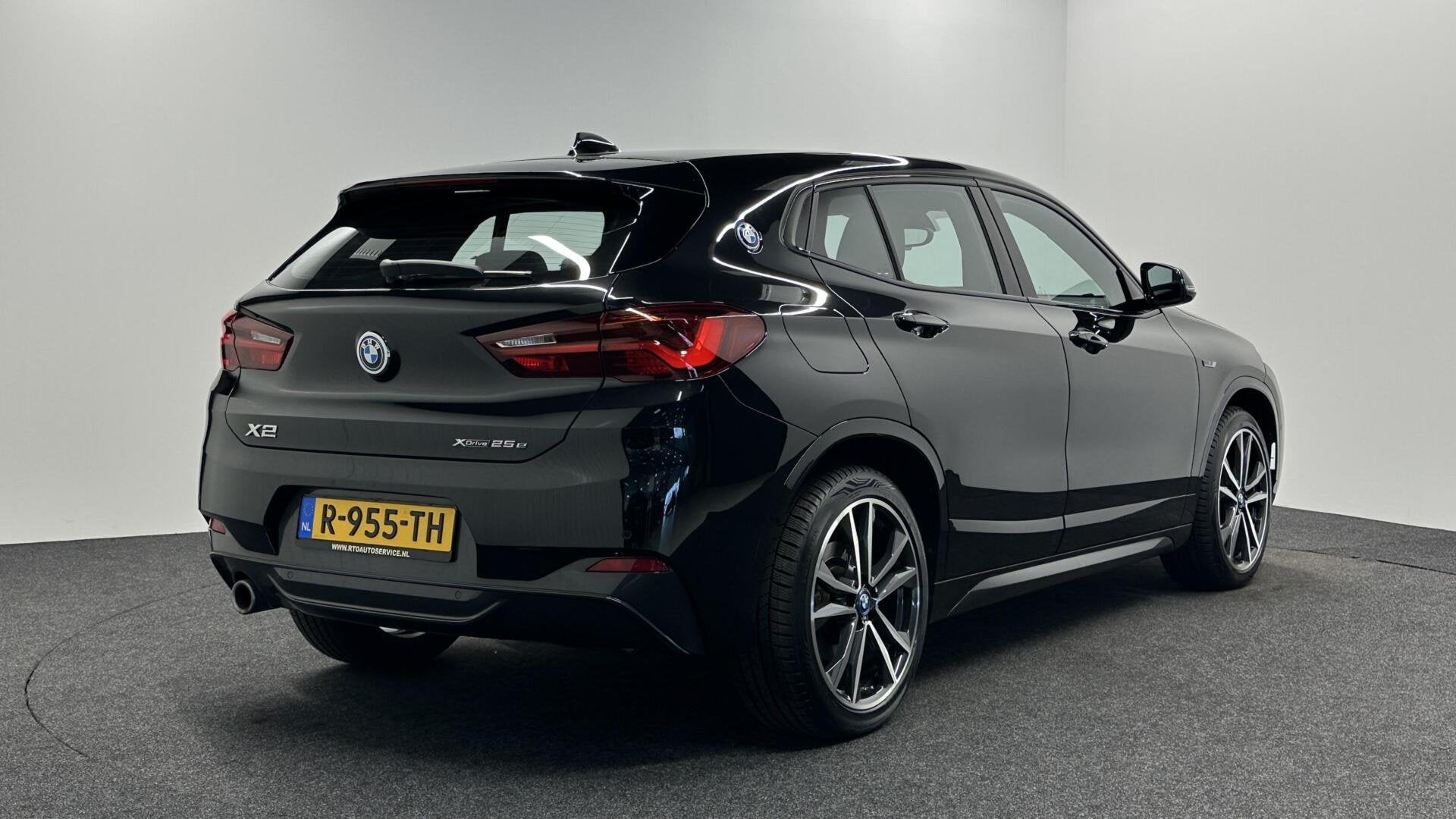 BMW X2 xDrive25e High Executive M-Sport|SOH 92%|LEER HEAD-UP, Auto's, BMW, Automaat, Gebruikt, Met garantie (alle), Zwart