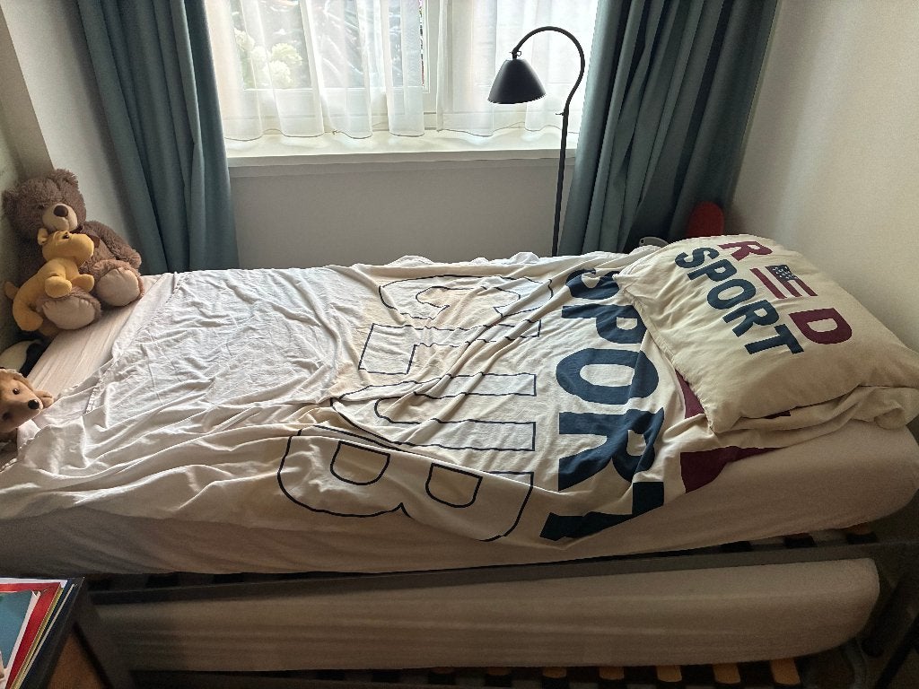 Gratis 2 bedden  200*90 CM (incl Matras), Ophalen, Gebruikt, 90 cm, Eenpersoons