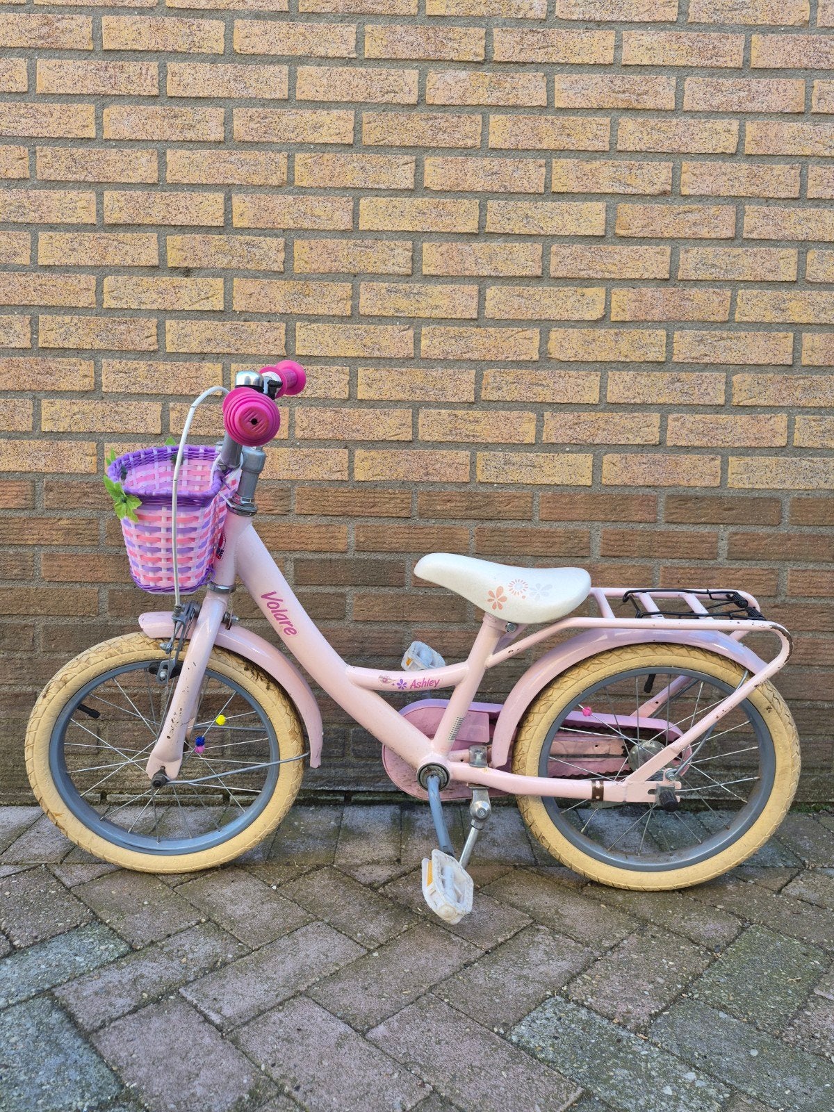 Volare 20 inch meisjesfiets met mandje en standaard, Fietsen en Brommers, Ophalen, Gebruikt, 20 inch, Volare