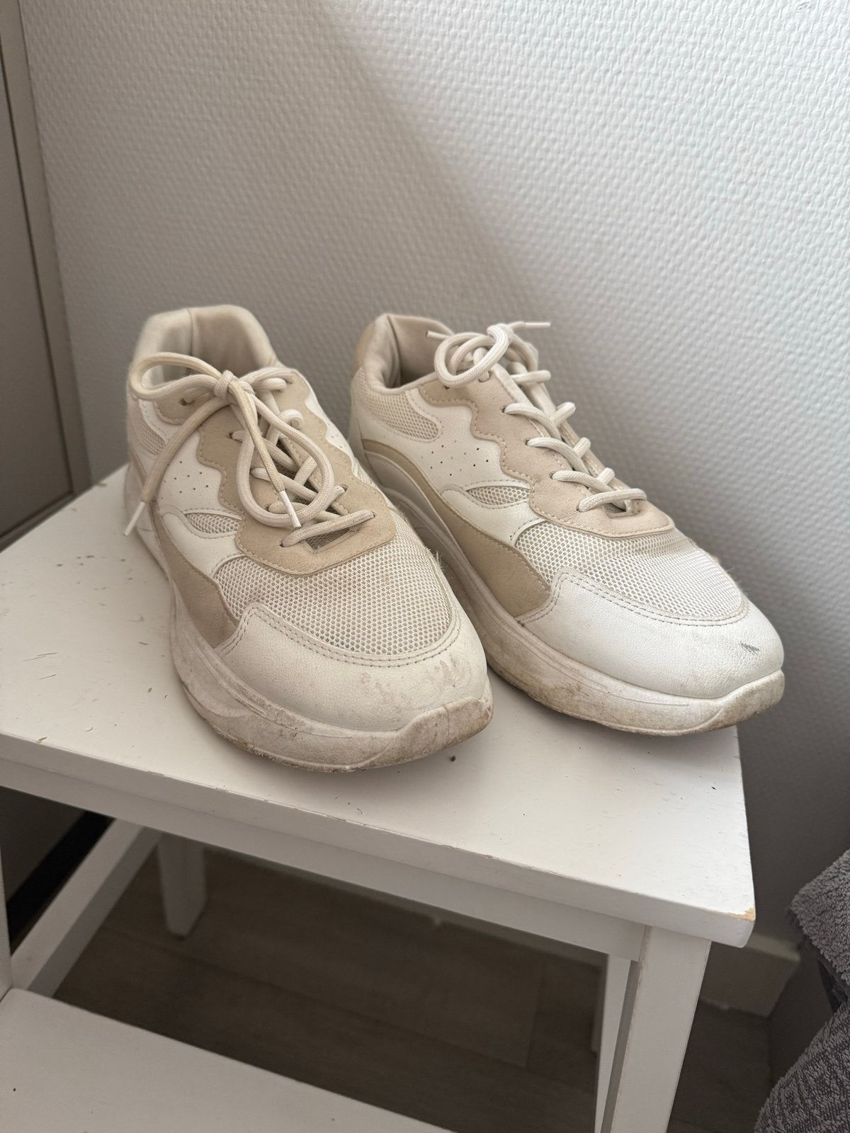 Witte/beige sneakers maat 41, Ophalen of Verzenden, Gedragen, Wit, Sneakers of Gympen