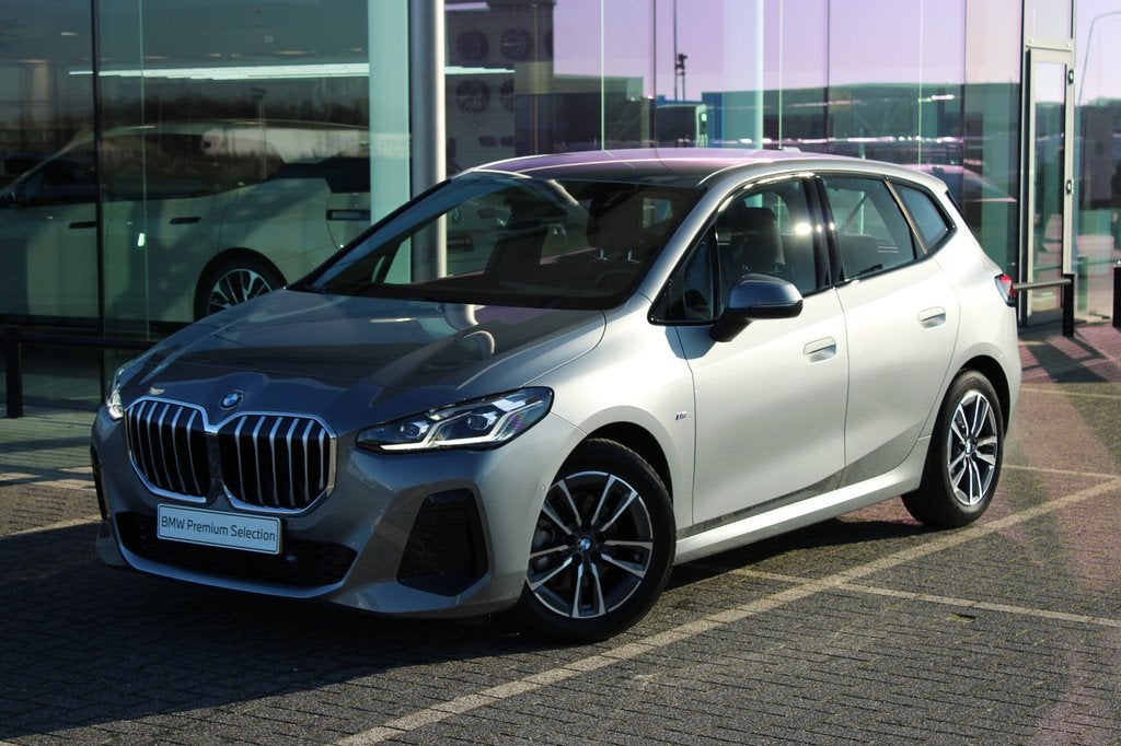 BMW 2 Serie Active Tourer 220i M Sport Automaat / Trekhaak /, Gebruikt, 156 pk, Origineel Nederlands, Bedrijf