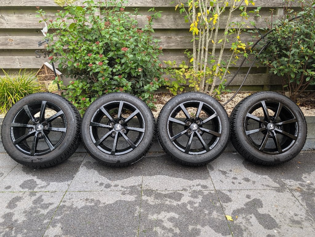 15 inch IT Wheels licht metalen velgen (4x98) + winterbanden, Auto-onderdelen, Ophalen, 15 inch, Velg(en), Winterbanden