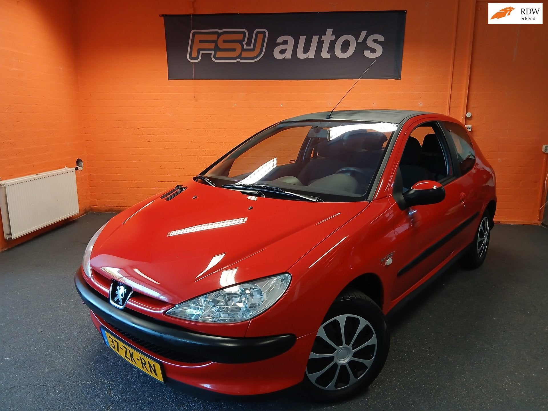 Peugeot 206 1.4 / 3 DEURS / X-LINE / AIRCO / APK 23-07-2027!, Auto's, Voorwielaandrijving, Stof, 4 cilinders, Bedrijf