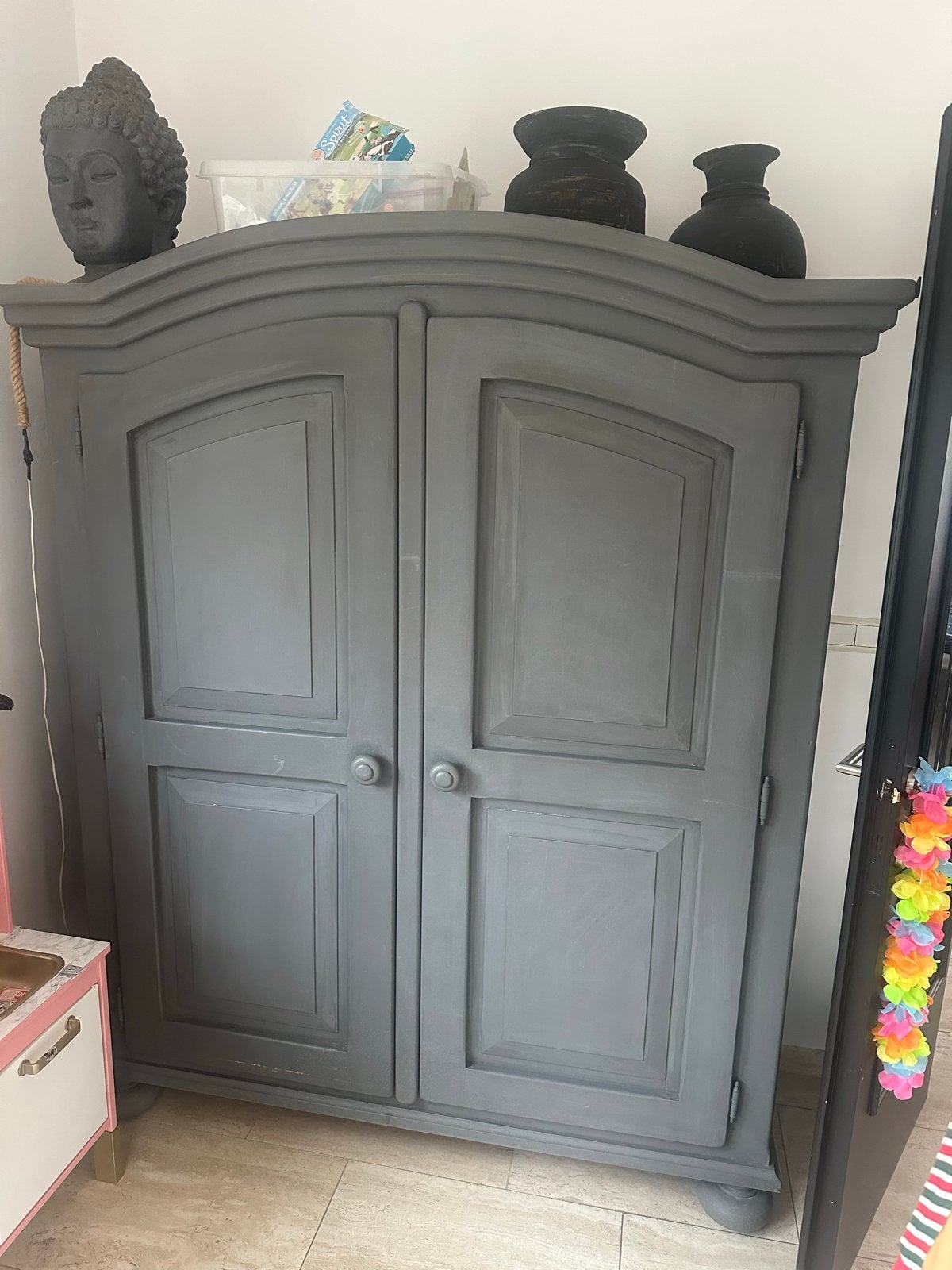 Grijze kledingkast/opbergkast met twee deuren, Antiek en Kunst, Ophalen of Verzenden
