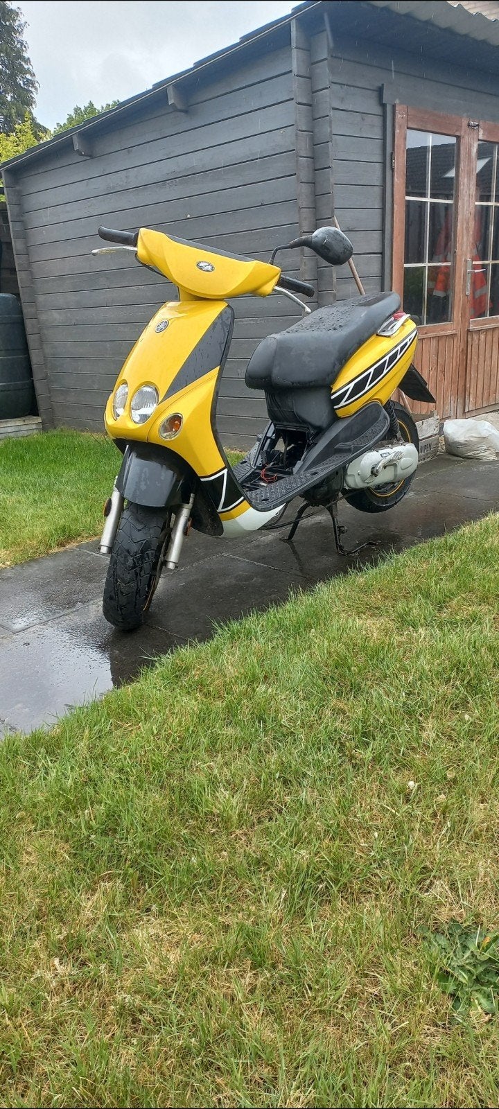 yamaha neos snorscooter, Fietsen en Brommers, Ophalen, Gebruikt, Maximaal 45 km/u, Benzine
