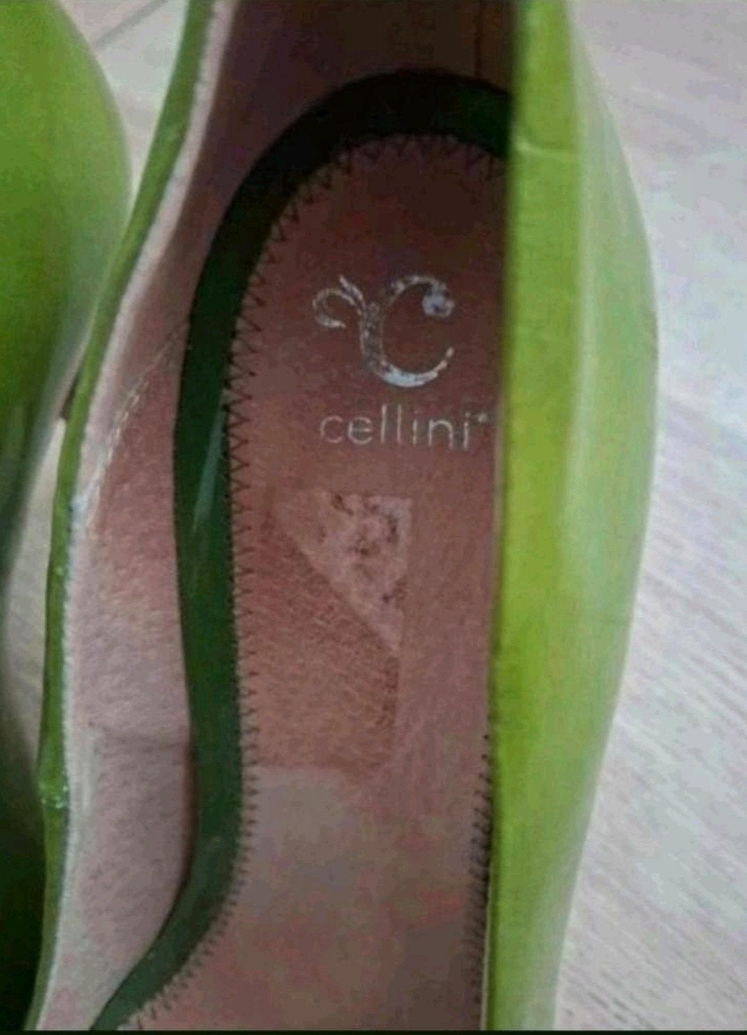 groene pumps maat 38
Cellini Groene Lakleren Pumps – Maat 38, Pumps, Cellini, Ophalen of Verzenden, Zo goed als nieuw