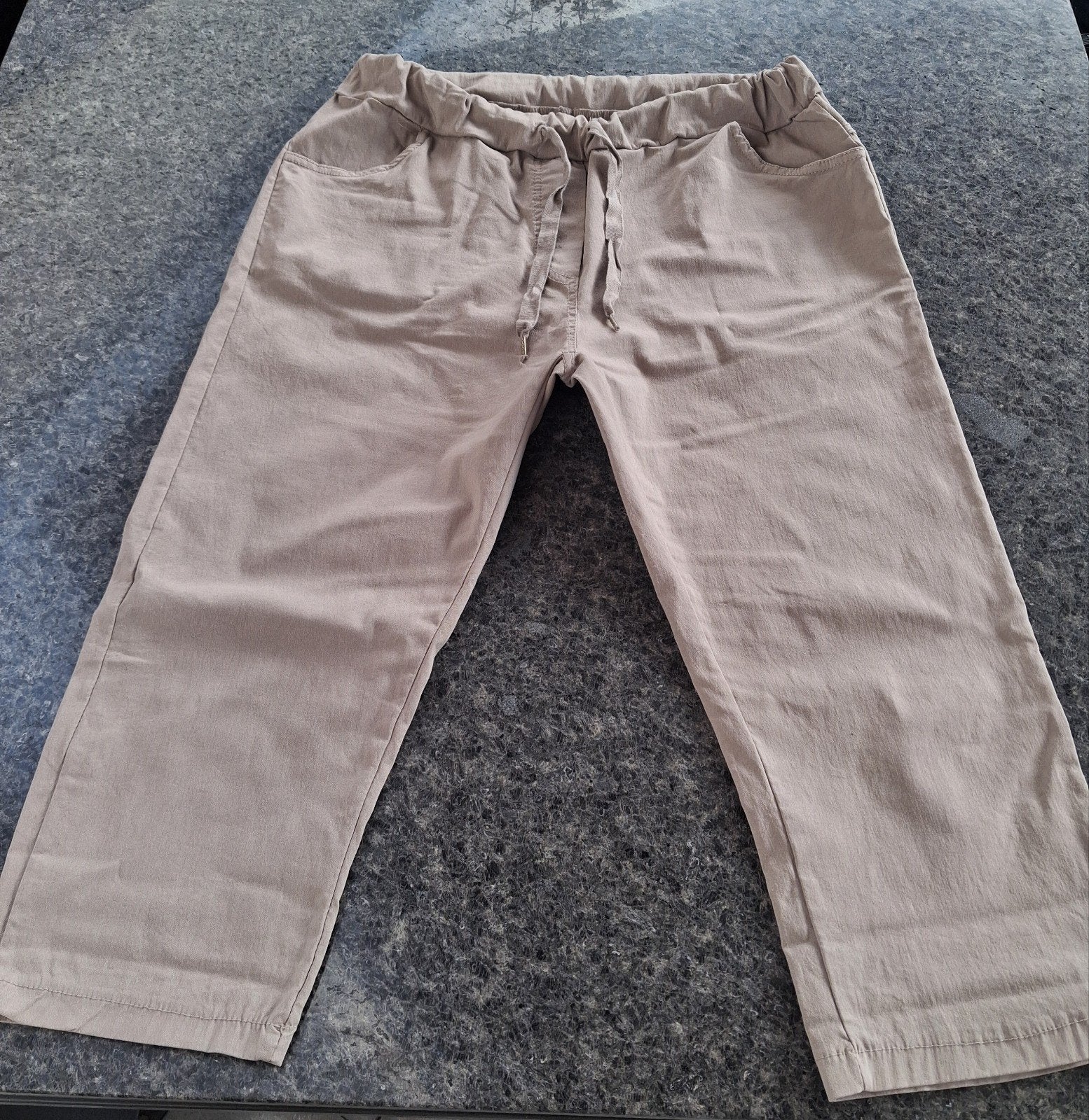 Nieuwe Blanco jogg-jeans capri plussize(42t/m46), Kleding | Dames, Overige kleuren, Maat 42/44 (L), Nieuw, Ophalen of Verzenden