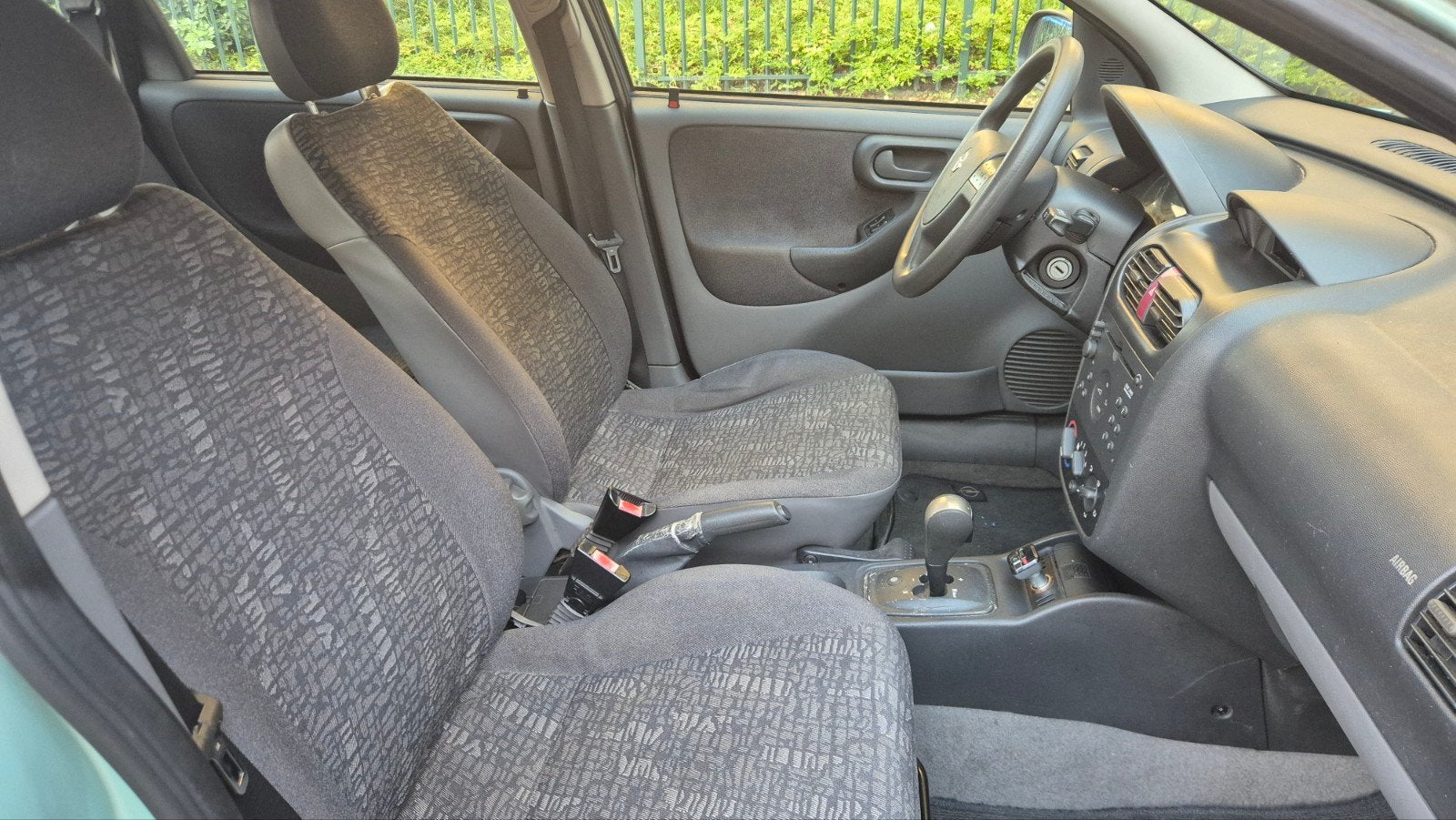 Foto 10 van Opel Corsa 1.2 5D AUTOMAAT | NIEUWE APK | DISTRIBUTIE VV