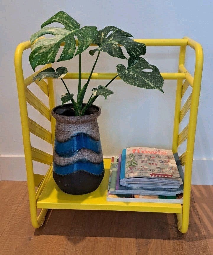 Geel displayrekje, tijdschriften/ boekenrekje WOWN, Huis en Inrichting, Ophalen, Zo goed als nieuw