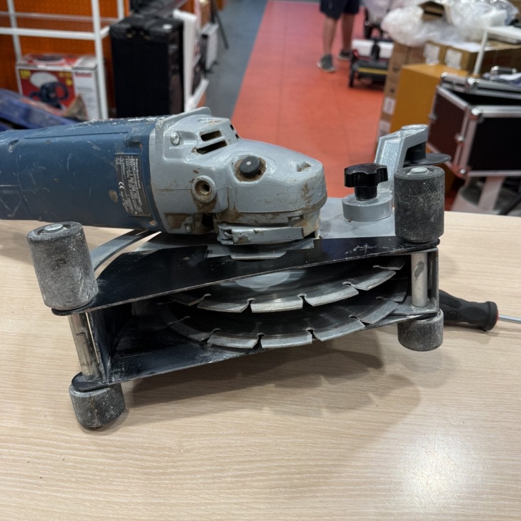 Bosch GNF 65 A Muurfrees Compleet in koffer, Bosch, Zo goed als nieuw, Support@bosch.com, Robert Bosch GmbH
Robert-Bosch-Platz 1
70839 Gerlingen-SchillerhÃ¶he
Germany