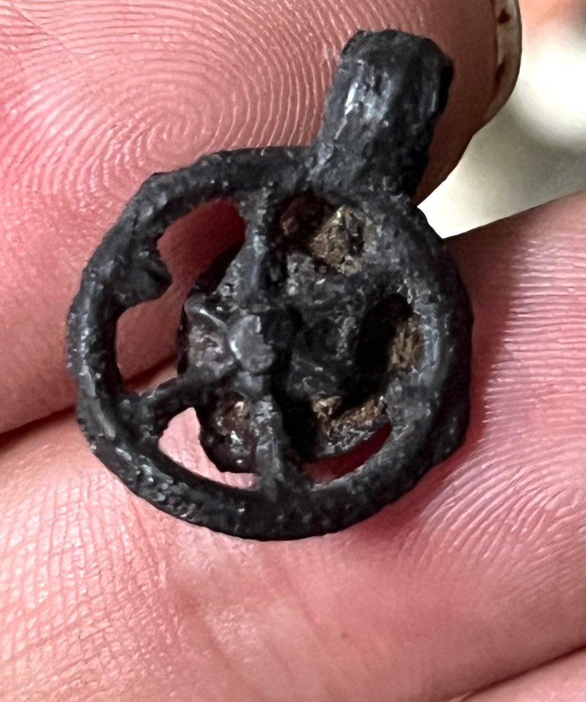 Middeleeuwse bodemvondst | Loden hanger / insigne, Verzenden, Gebruikt