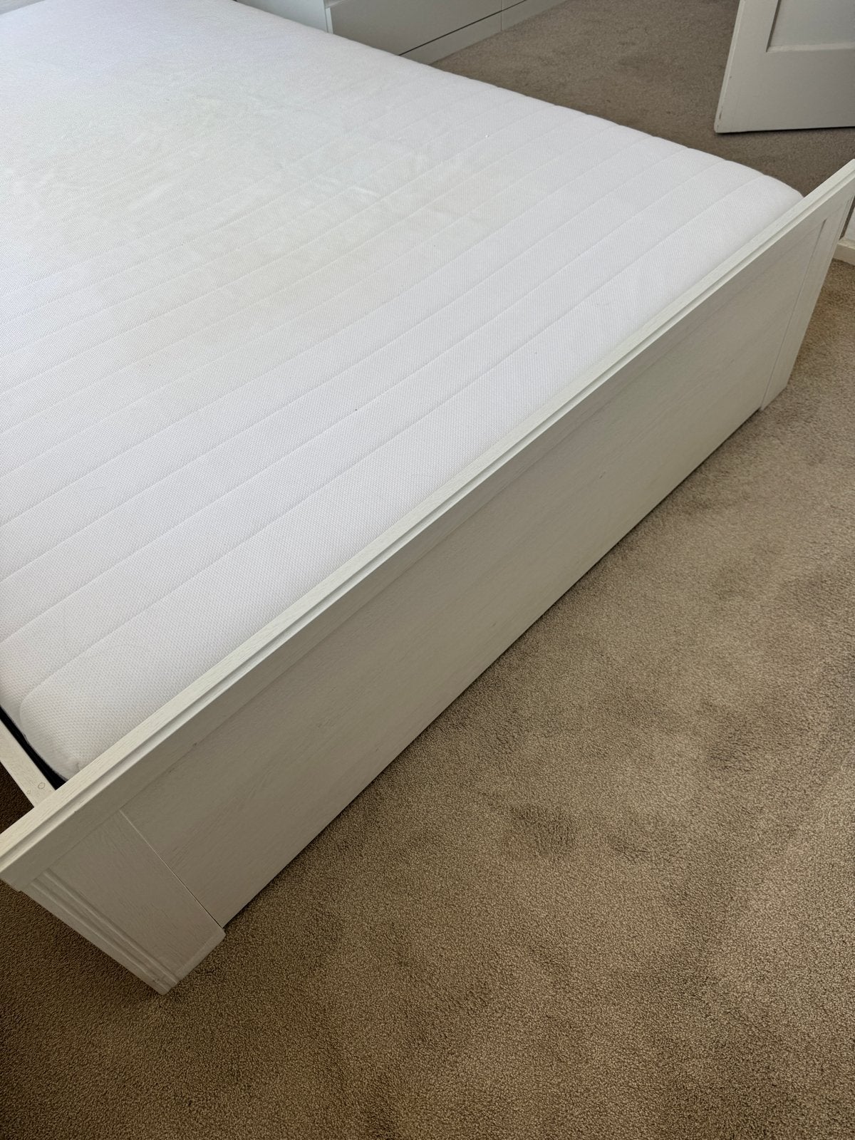 Gratis bed met matras (koffievlek), Ophalen, Gebruikt, Eenpersoons, Wit