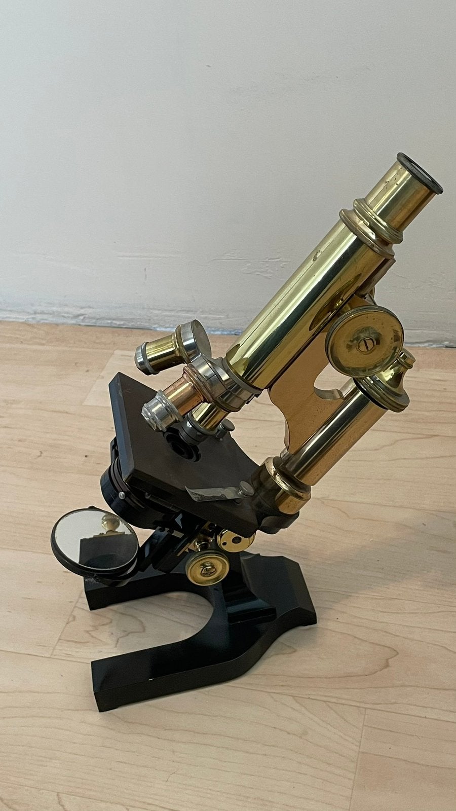 Antieke microscoop, Ophalen