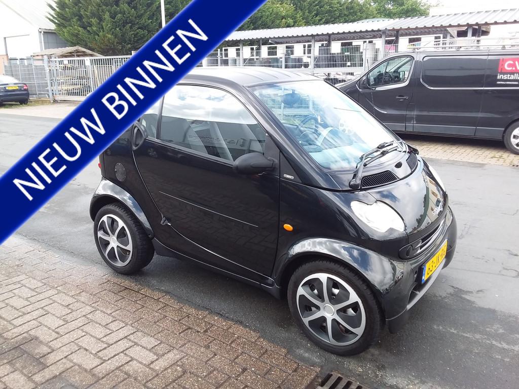 Smart City-Coupé smart & pure (bj 2002, automaat), Auto's, Smart, Gebruikt, Zwart, 18 €/maand, Electronic Stability Program (ESP)