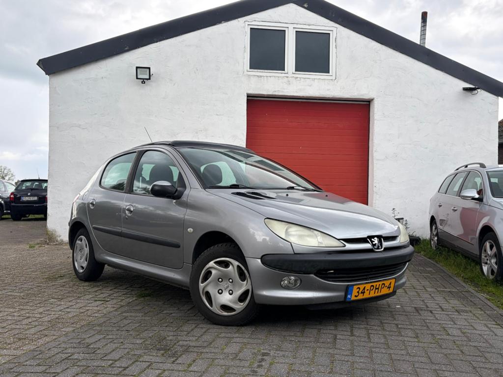 Peugeot 206 1.4 5D 2003 Nieuwe Beurt/APK, Voorwielaandrijving, Stof, 4 cilinders, Particulier