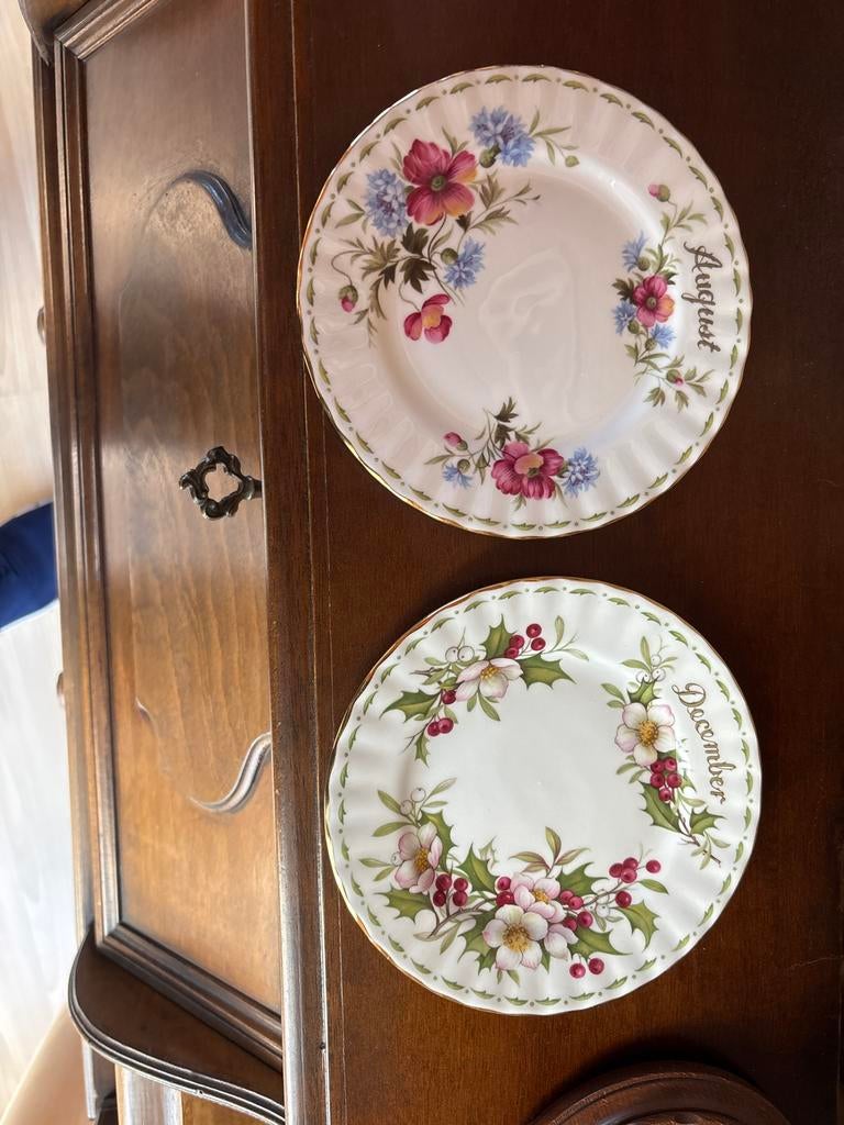 Twee vintage borden met bloemenmotief, Ophalen of Verzenden