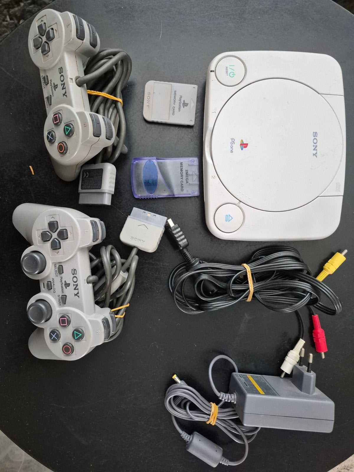PlayStation 1 (PS1) met 2 controllers en 7 spellen, 2 spelers, Ophalen of Verzenden, Gebruikt, Overige genres