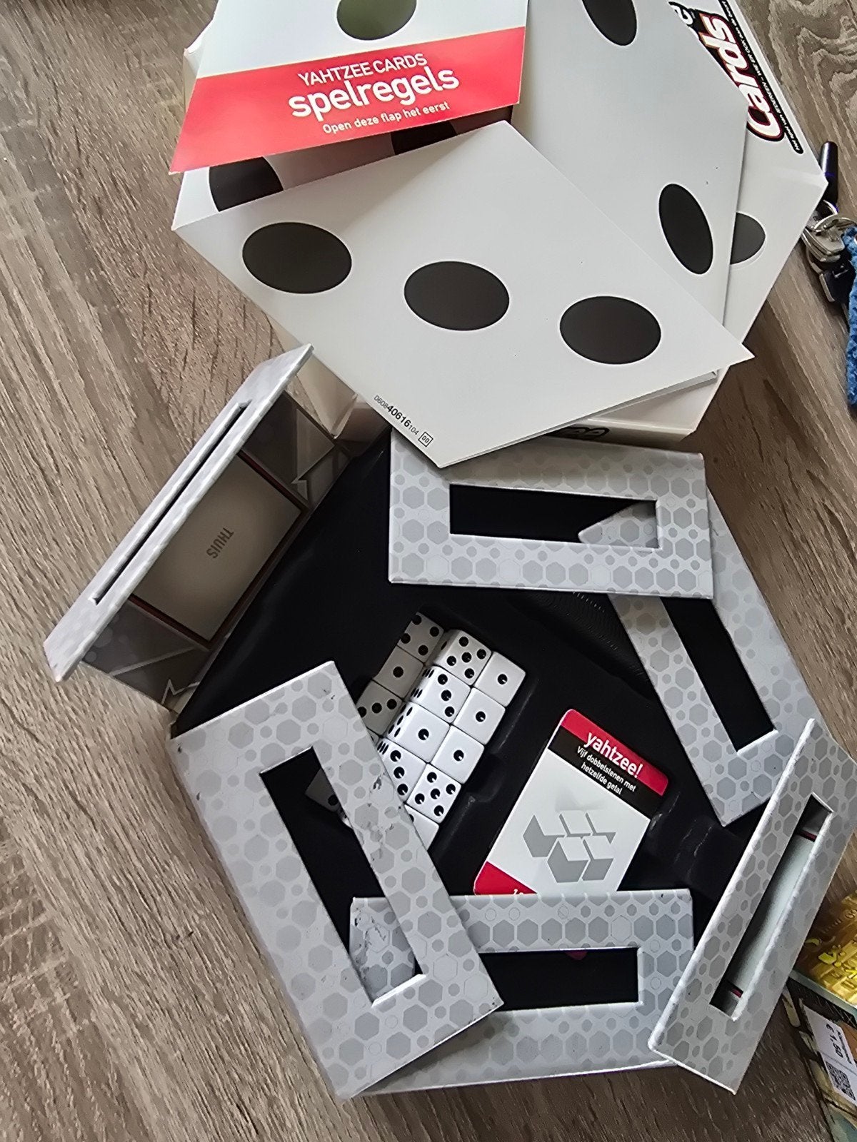 Yahtzee Cards dobbelspel mist 5 dobbelstenen!!, Gebruikt, Ophalen of Verzenden, Een of twee spelers, Hasbro