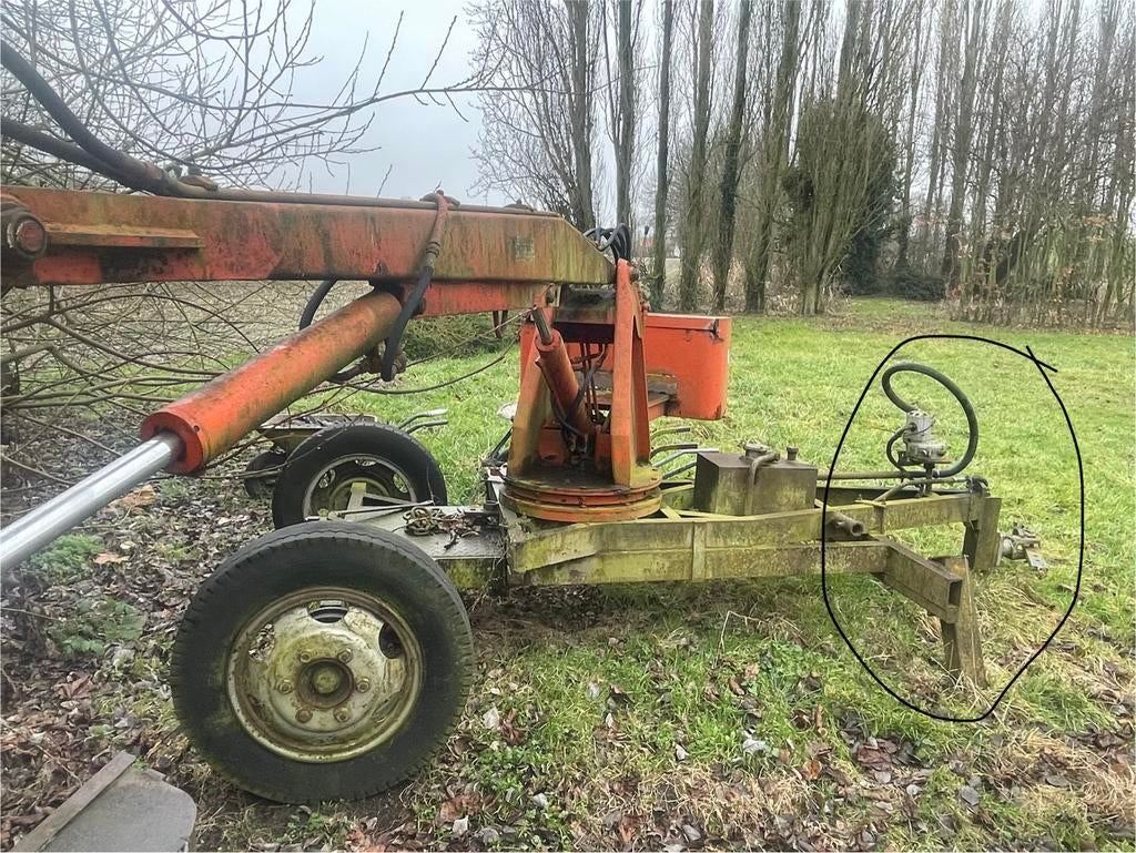 Oude graafmachine met bak - hydraulisch, Ophalen