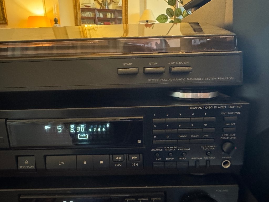 Foto 4 van Sony Stereo Set Draaitafel Tuner Versterker CD Boxen ‘90