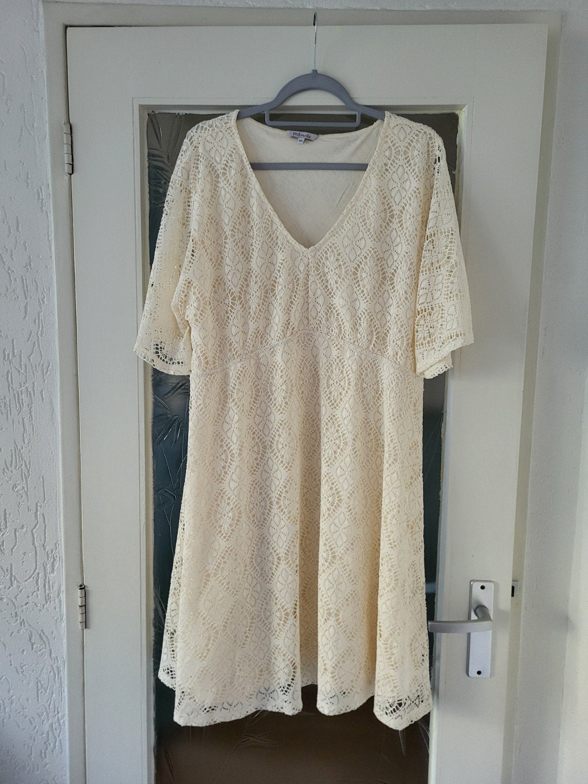 witte jurk MS mode maat 46 nooit gedragen
De buitenkant is, Ophalen of Verzenden, Nieuw, Maat 46/48 (XL) of groter