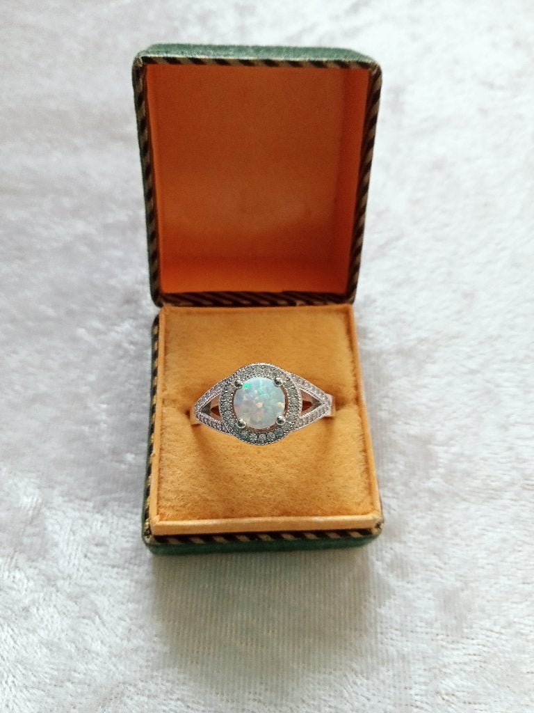 Mooie Fijne Zilveren Ring met ronde opaal en zirkoniaas, Sieraden, Tassen en Uiterlijk, Antieke sieraden, Ring, Zilver, Met edelsteen