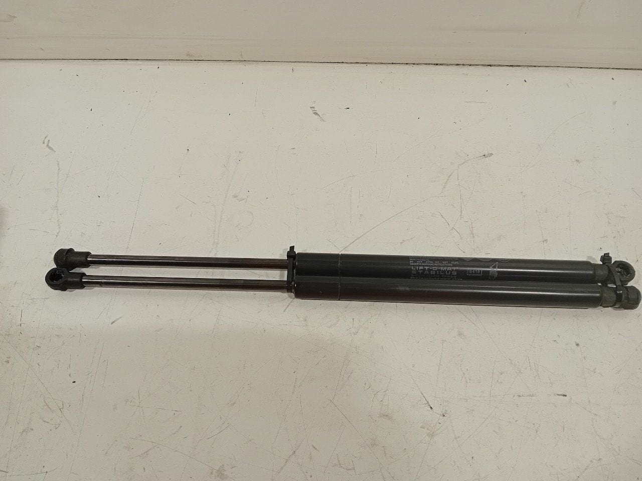 Gasdrukveerset achter Fiat Panda, Auto-onderdelen, Onderdelen@venauto.nl, Van der Ven Autorecycling B.V., Gebruikt, Ettenseweg 76, 4706 PB Roosendaal, The Netherlands