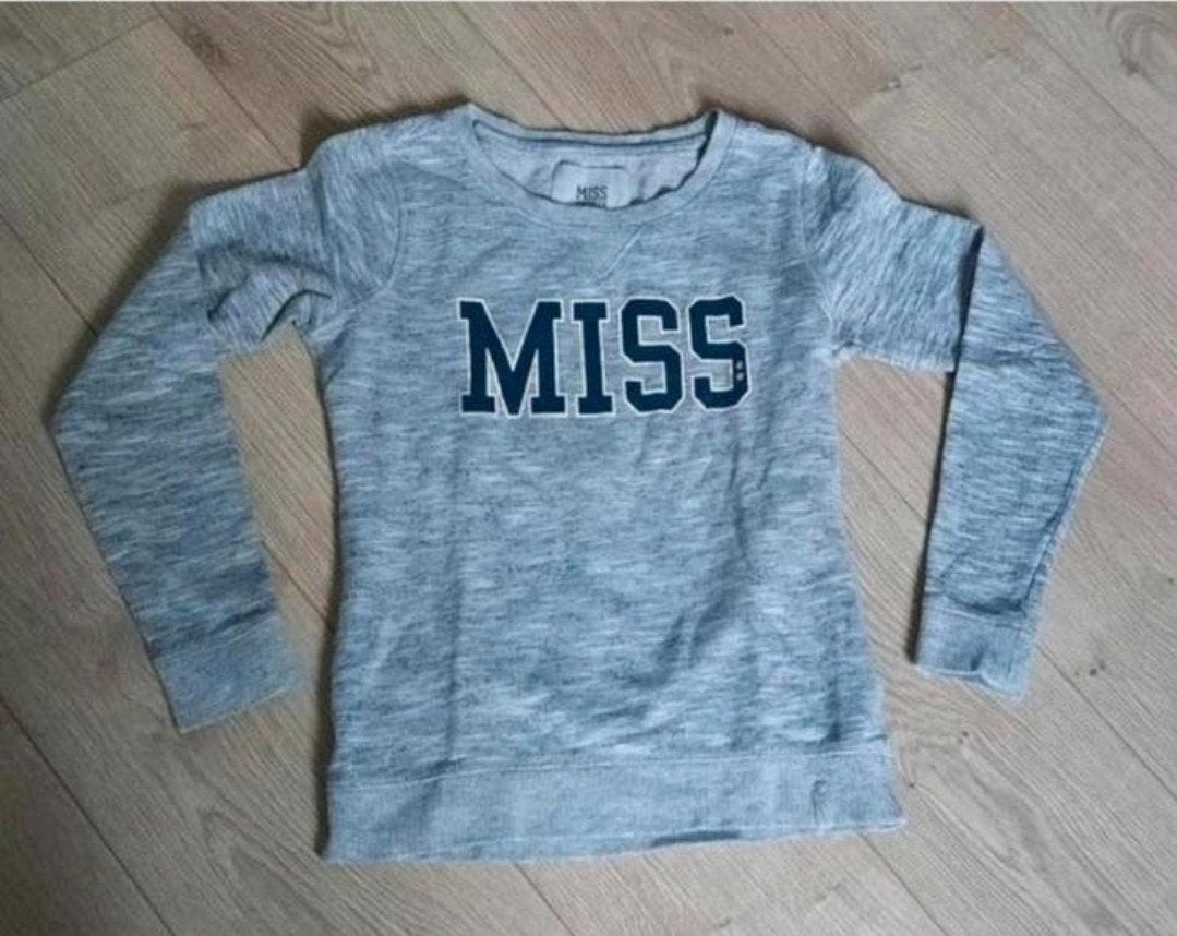 Trui Miss America maat s
Kijk ook eens bij mijn andere adver, Ophalen of Verzenden, Zo goed als nieuw