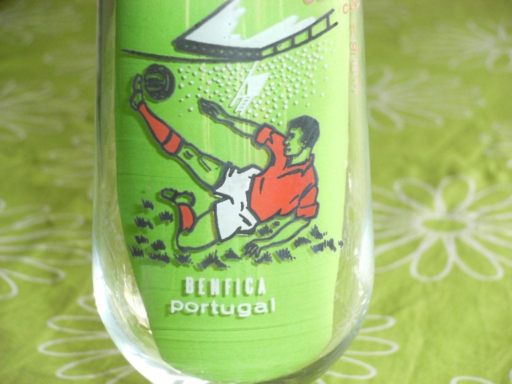 Vintage Europacup 1963 Benfica Portugal bierglas met voet, Ophalen of Verzenden, Zo goed als nieuw, Buitenlandse clubs, Overige typen