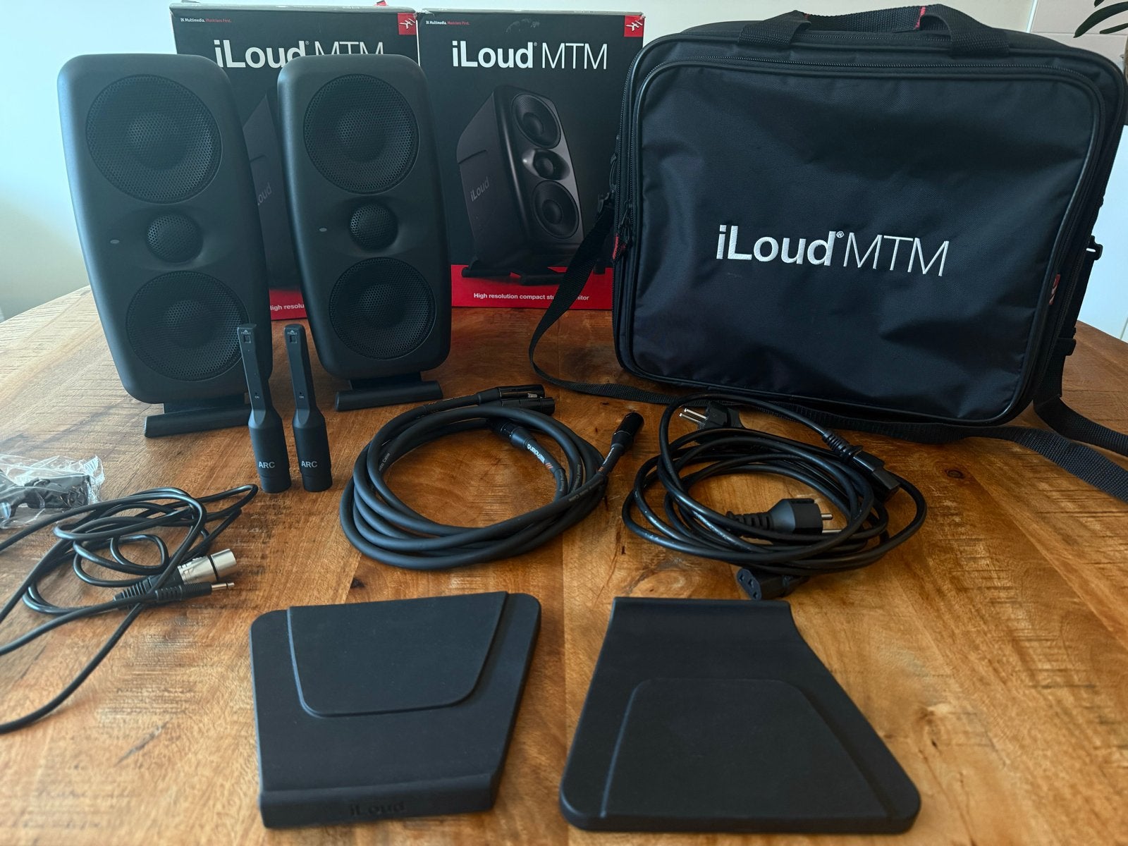 IK Multimedia iLoud MTM (Mk1) incl draagtas en XLR-kabels