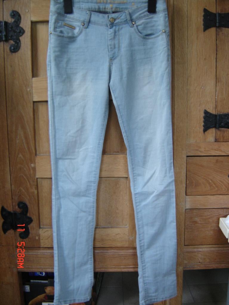 Mooie Lichtblauwe Jeans Maat 36, Kleding | Dames, Spijkerbroeken en Jeans, Ophalen of Verzenden, Zo goed als nieuw, Blauw, W28 - W29 (confectie 36)