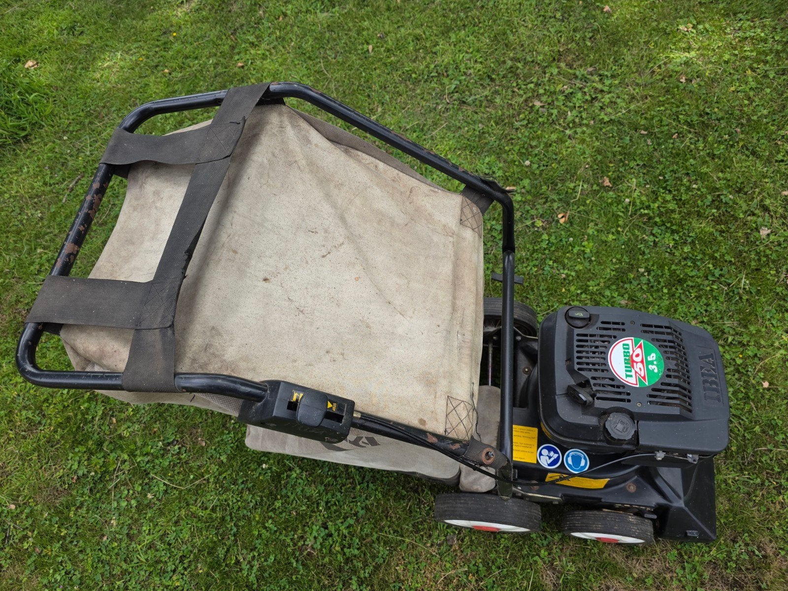 IBEA turbo 50 bladzuiger met grote opvangzak., Ophalen, Benzine, Gebruikt, Met opvangzak