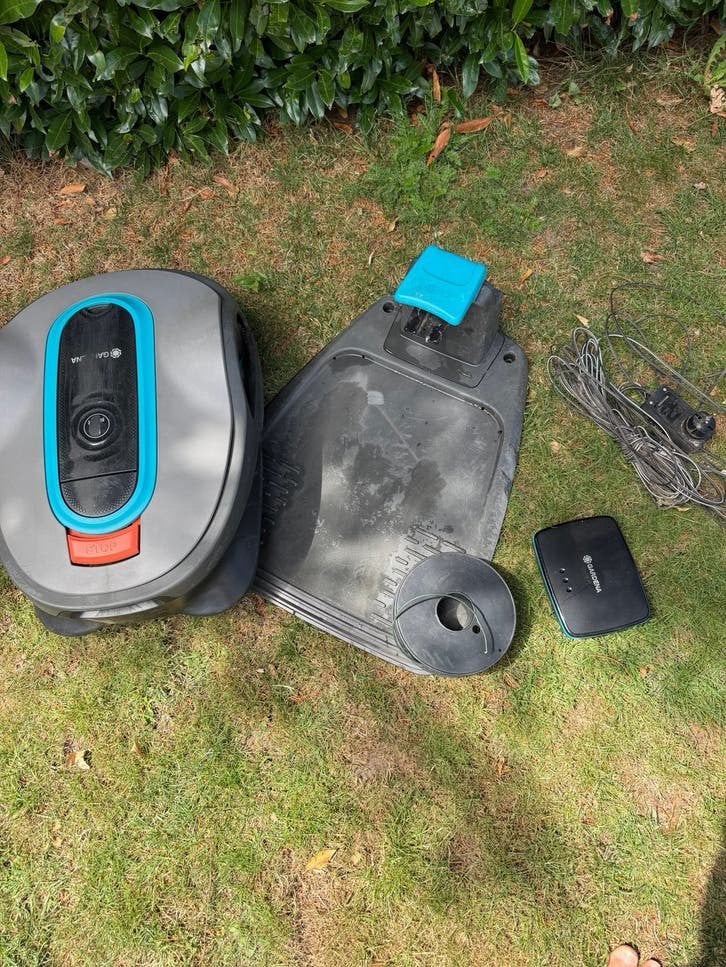 Gardena Smart Sileno Life robotmaaier nieuwe wielmotoren, Cirkelmaaier, Gebruikt, Minder dan 30 cm, Accu-grasmaaier