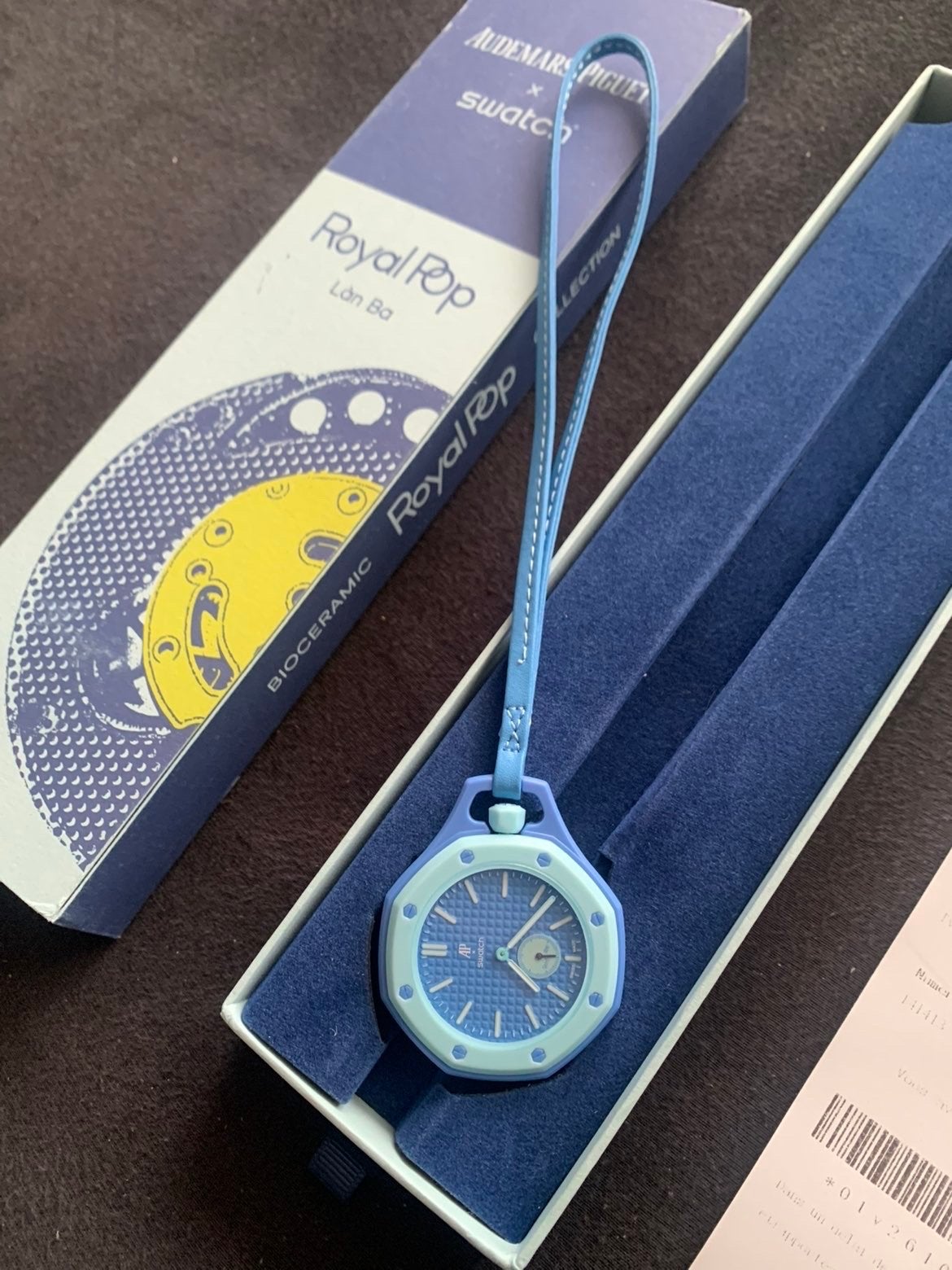 Foto 5 van Swatch x Audemars Piguet Royal Pop Zakhorloge Nieuw