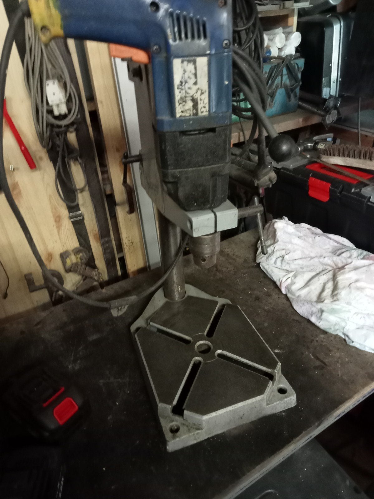 boorstandaard met boormachine en werkbok, Ophalen, Gebruikt, Boormachine