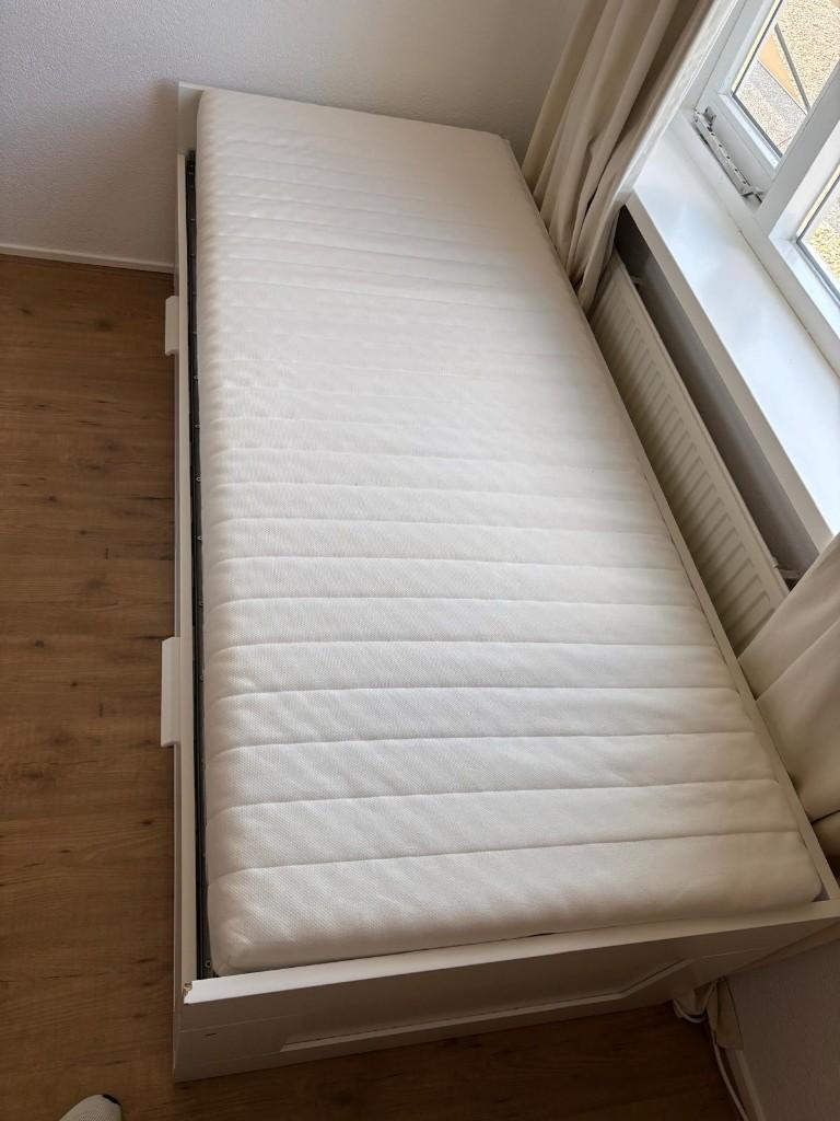 IKEA BRIMNES bedbank met 2 lades + 2 matrassen, Ophalen, Gebruikt, Wit, Tweepersoons