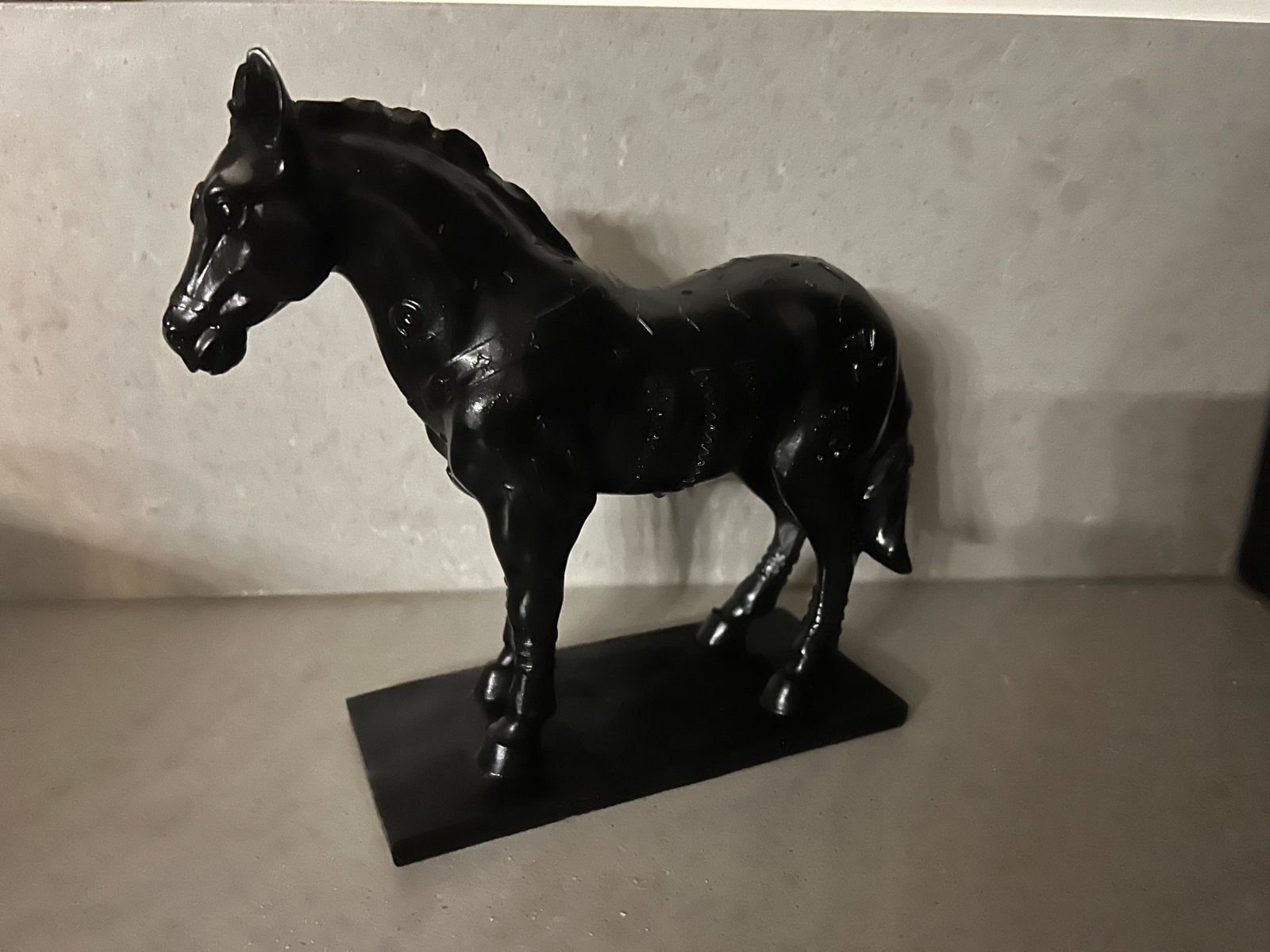 Zwart paard beeldje - Bijna 19cm hoog, Huis en Inrichting, Ophalen of Verzenden, Nieuw, Zwart, Modern
