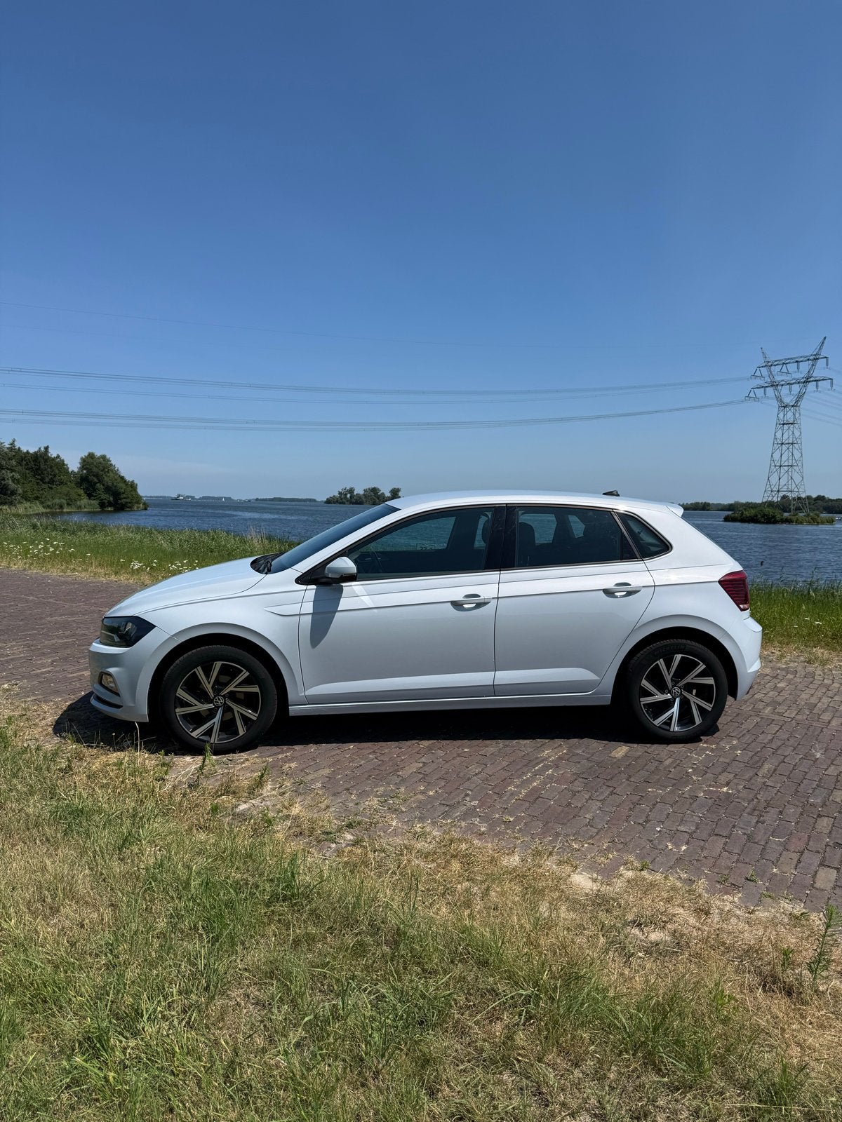VOLKSWAGEN POLO 1.0 TSI 95PK 2018 WIT/SILVER METALLIC, Voorwielaandrijving, Stof, 40 €/maand, Zwart