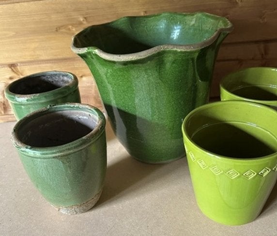 Bloempotten groen 1x groot 4x wat kleinere, Tuin en Terras, Bloempotten, Ophalen, Rond, Binnen, Zo goed als nieuw