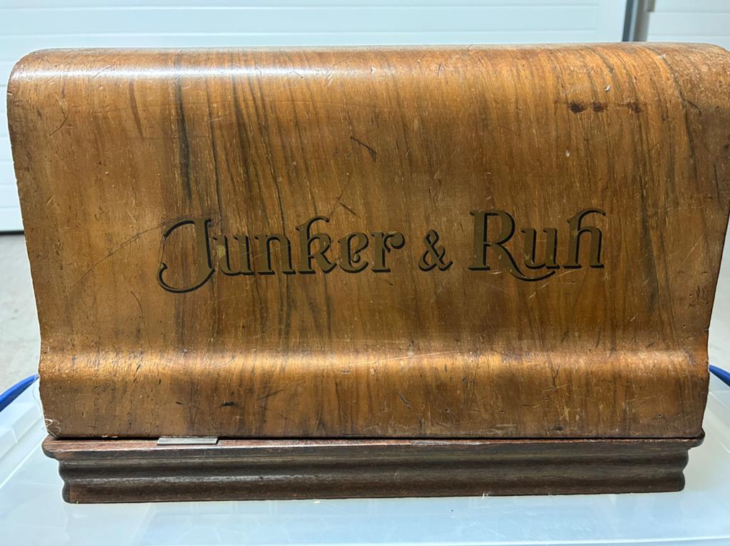 Antieke Junker & Ruh Naaimachine met Houten Kap, Ophalen